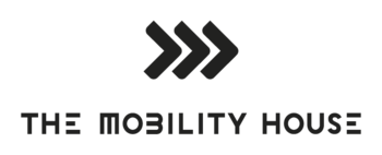 Logo von "The Mobility House". Logo des „Mobilitätshauses“. Vier schwarze Pfeile, die nach rechts zeigen.