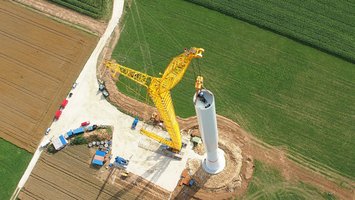 Windkraftanlage im Bau in Tomerdingen